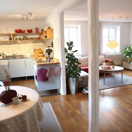 Luise Im Kuenstlerhaus * Langmuhle